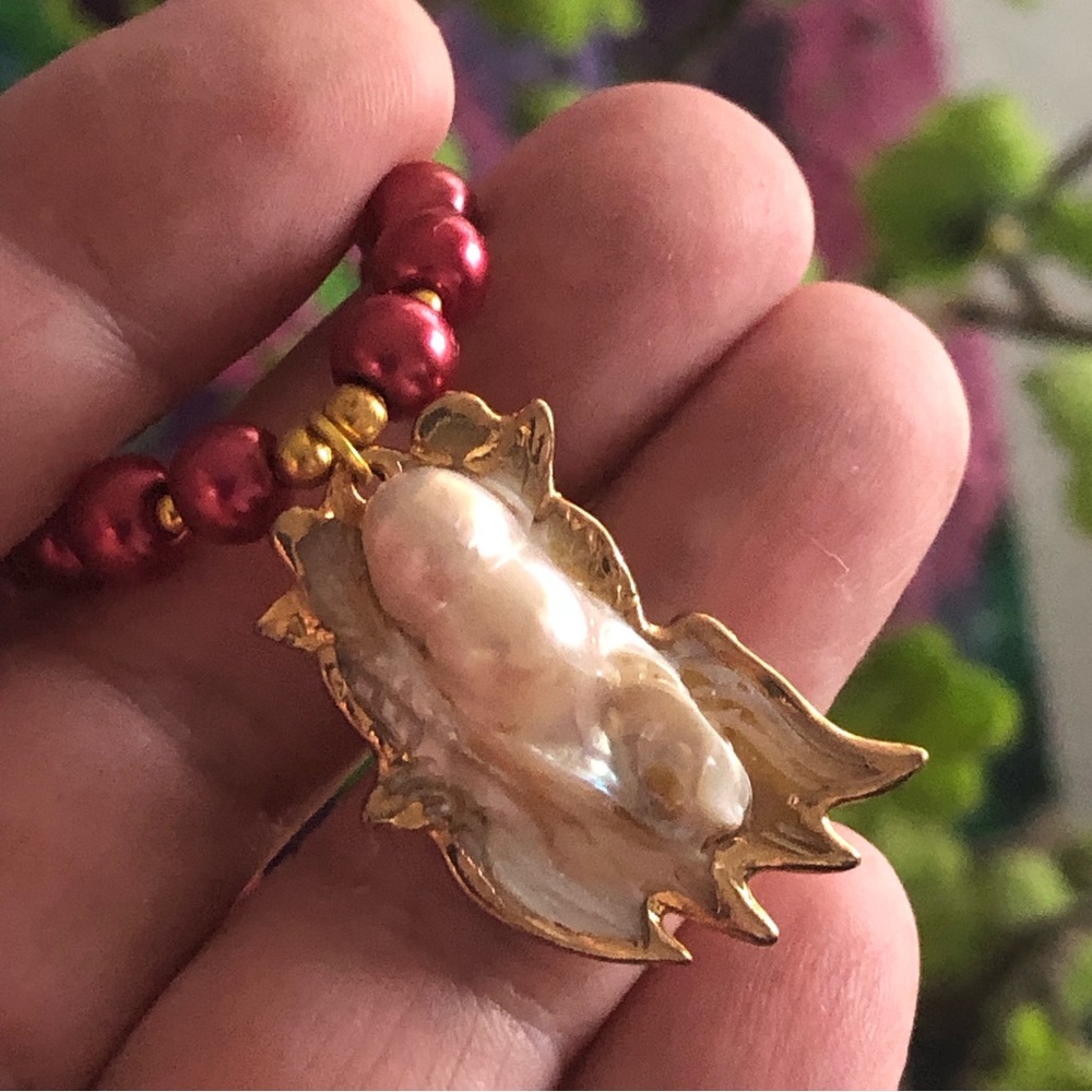 Handcrafted repurpose baroque pearl medallion pendant Czech glass Pearl necklace - Picture 2 of 13